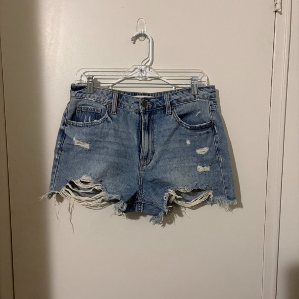 ⭐️ Hidden Los Angeles Distressed Denim Shorts – Size M